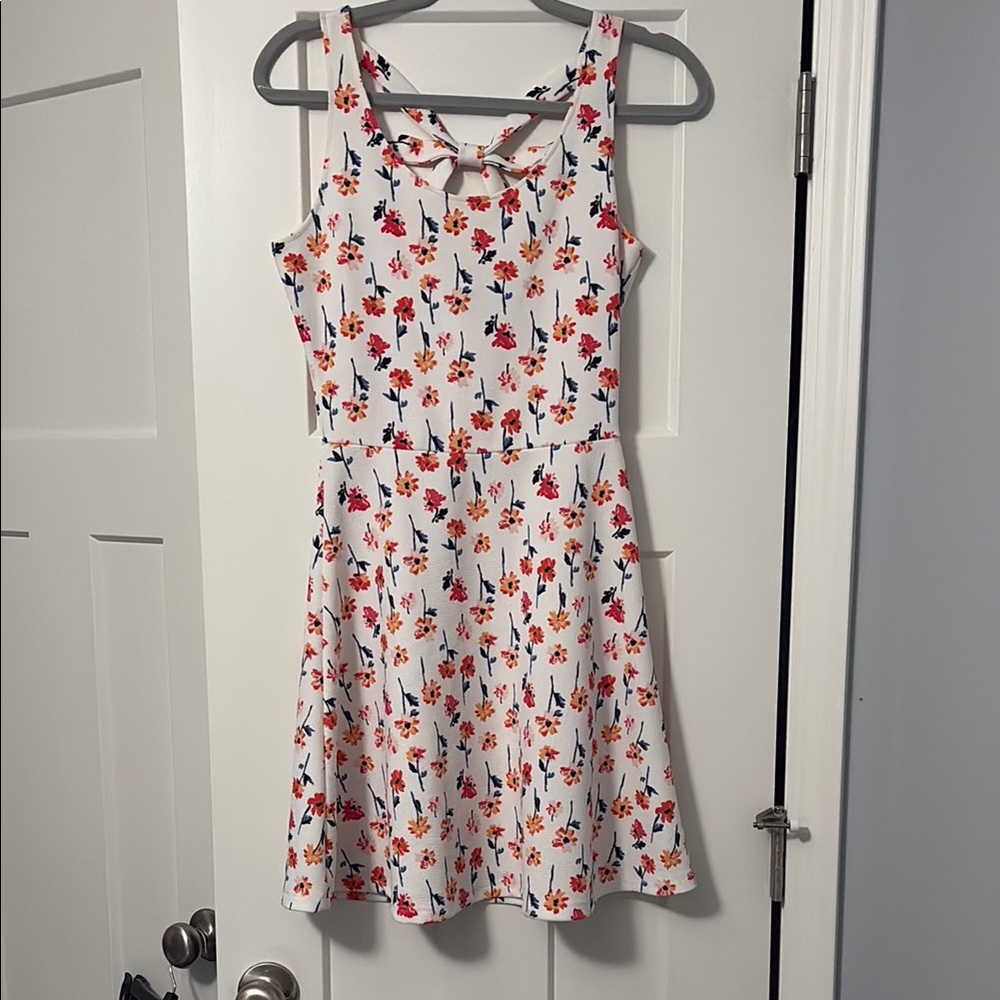 MAURICES white floral dress size: Small